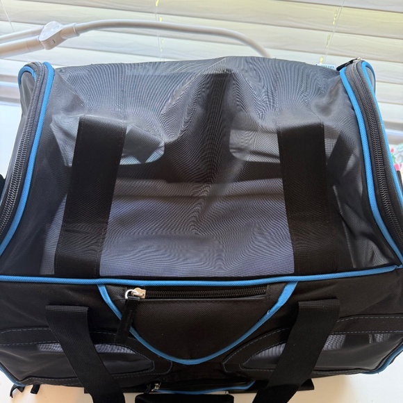 Katziela Luxury Rider Pet Carrier with Removable Wheels Double Telescopic Handle - Picture 9 of 15